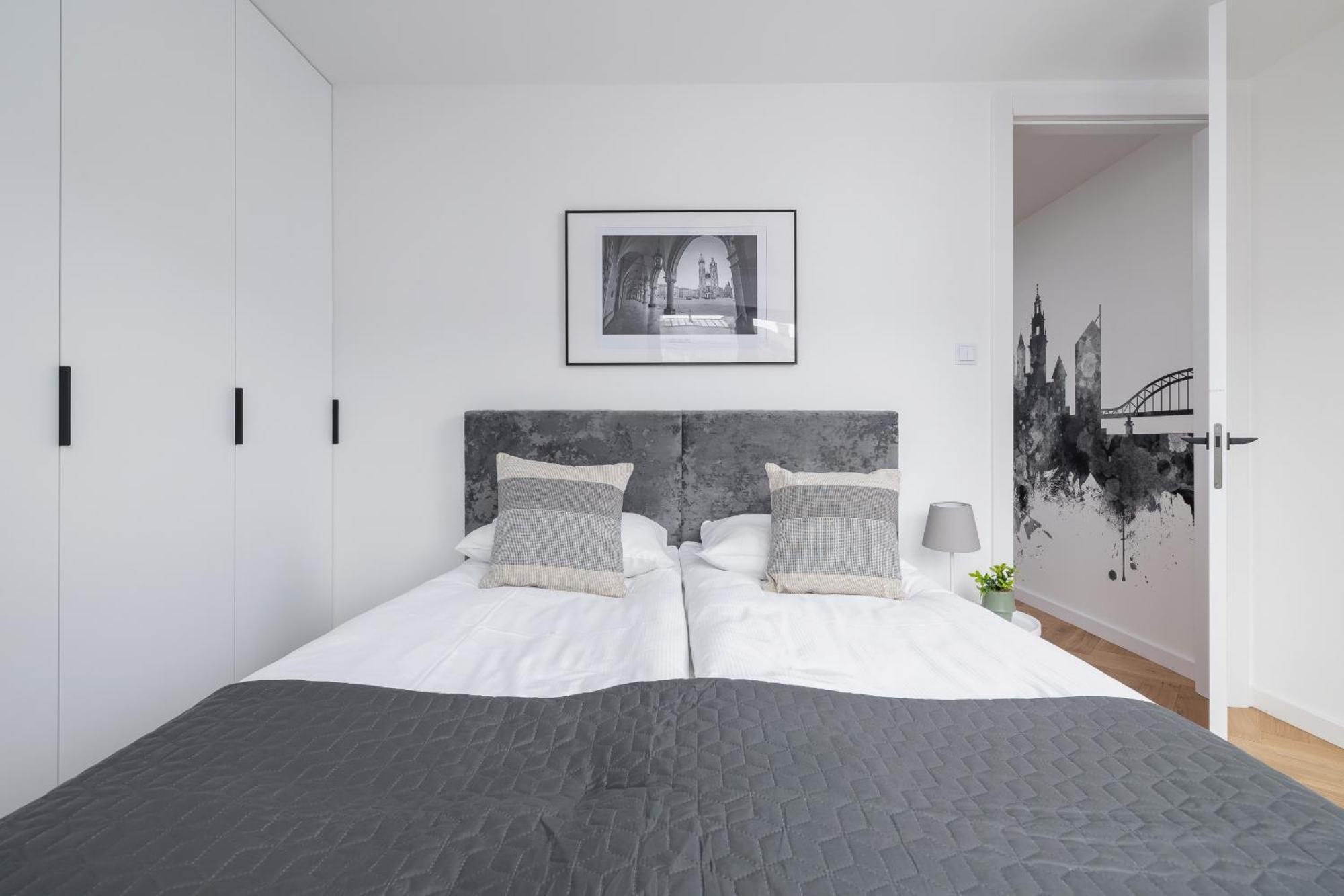 Lux Apartments Kosciuszki 39 With Parking By Renters Prestige Краков Экстерьер фото
